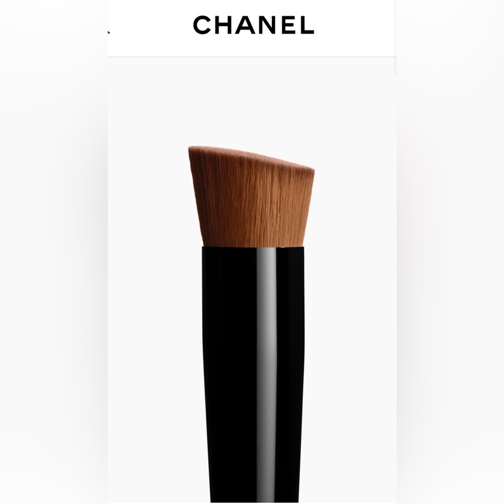NWT Chanel 2 in 1 foundation brush n°101